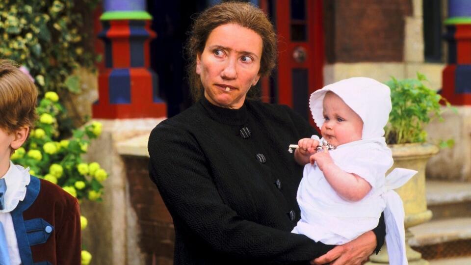 Tá to s deťmi vedela! Emma Thompson vo filme Kúzelná opatrovateľka (2005).