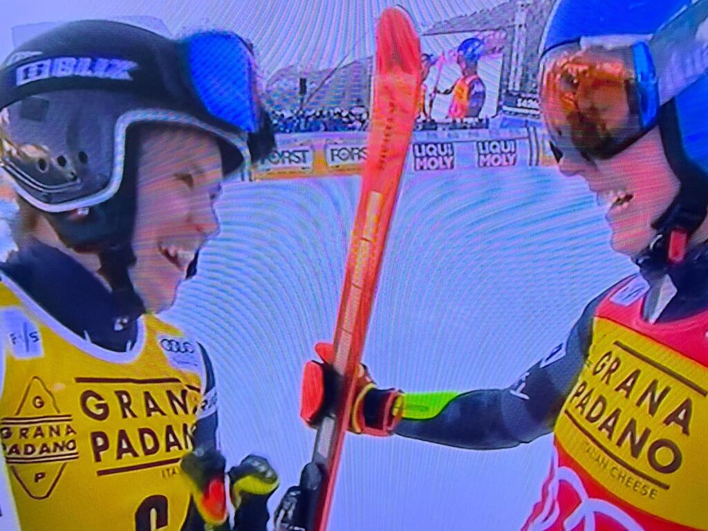 Vyčerpaná, ale šťastná. Na Shiffrinovej tvári sa objavil aj úsmev.