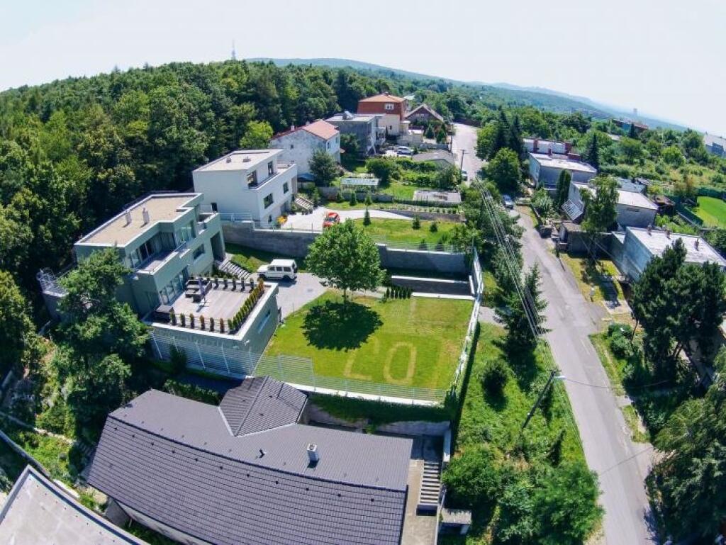 Predaj Bašternákovho bytu môže viaznuť ako dražba Piťovho majetku
