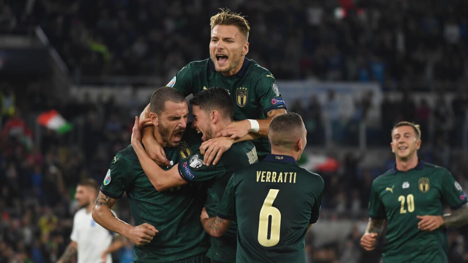 Futbalisti Talianska postúpili na EURO 2020. V sobotňajšom zápase J-skupiny zdolali na Stadio Olimpico v Ríme Grékov 2:0.