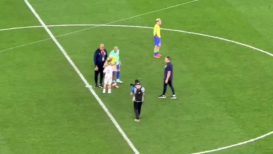 Dojímavý moment, ktorý obletel svet. Perišičov syn utešuje zlomeného Neymara