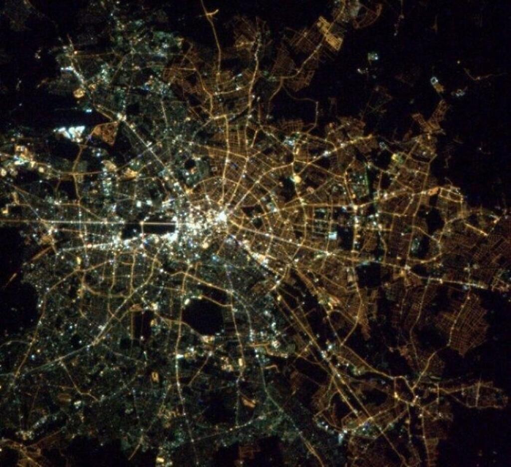 Берлин ночью из космоса