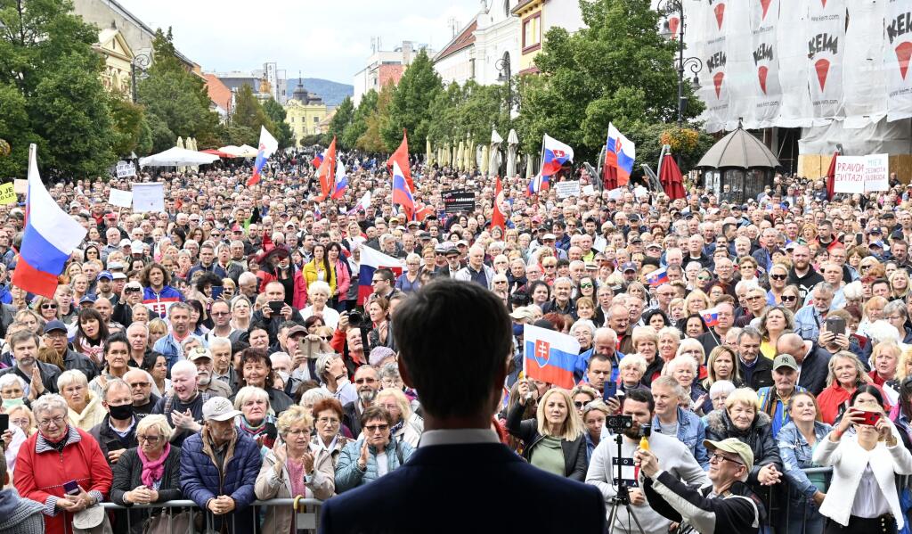 Na snímke protivládny protest na Hlavnej ulici v Košiciach 1. septembra 2021. FOTO TASR - Roman Hanc