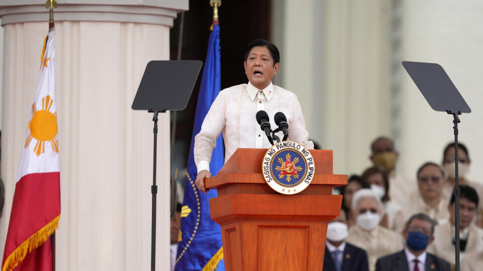 PK 2 Manila - Nový filipínsky prezident Ferdinand Marcos mladší sa prihovára po zložení prísahy počas inaugurácie v Národnom múzeu vo filipínskej metropole Manila 30. júna 2022. Ferdinand Marcos mladší zložil vo štvrtok prísahu ako nový a v poradí už 17. prezident Filipín. Ceremónia prebiehala pred Národným múzeom, kde sa zhromaždili tisícky Marcosových priaznivcov. FOTO TASR/AP
President Ferdinand