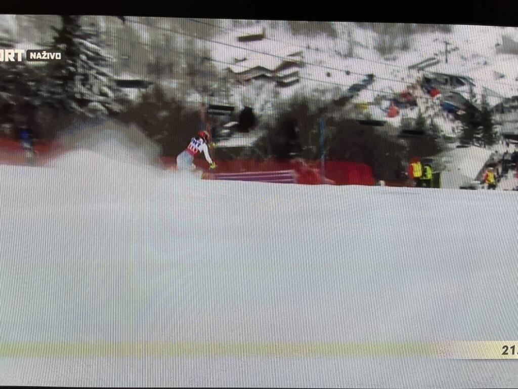 V americkom Killingtone viedla po úvodnej pätnástke štartujúcich o dve desatiny sekundy pred americkou rivalkou Mikaelou Shiffrinovou, priebežne tretia bola Švajčiarka Wendy Holdenerová (+0,58).