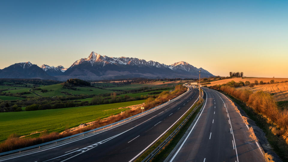 Panorama,View,Of,The,High,Tatra,Mountains,With,Mount,Krivan