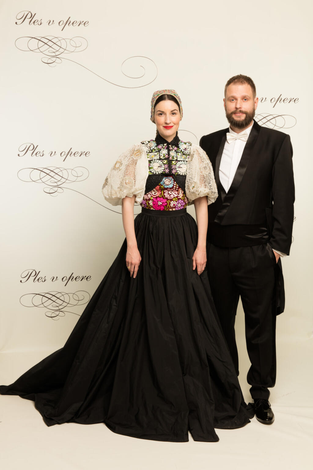 Tamara zažiarila na plese v róbe s ľudovými prvkami.