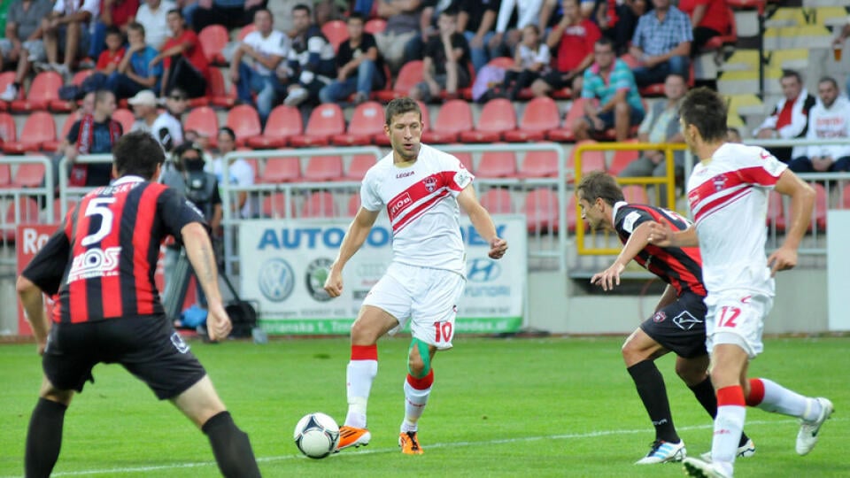 ViOn Zlaté Moravce (v bielych dresoch) porazili Spartak Trnavu na domácej pôde.