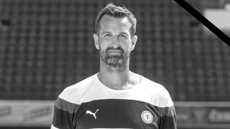 Futbalový brankár Radim Novák († 42) prehral boj s rakovinou.