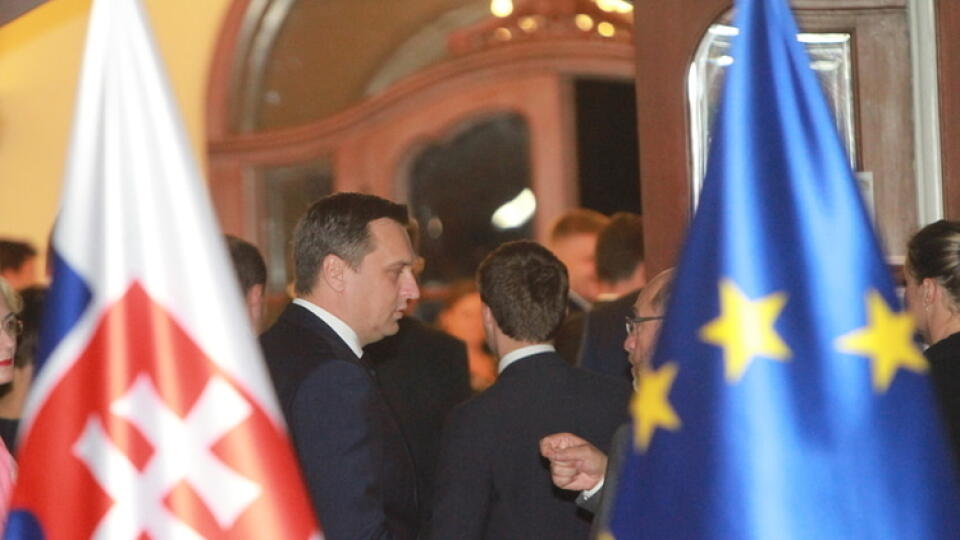 Šéf parlamentu Andrej Danko si do Bratislavy pozval svojich zahraničných kolegov.