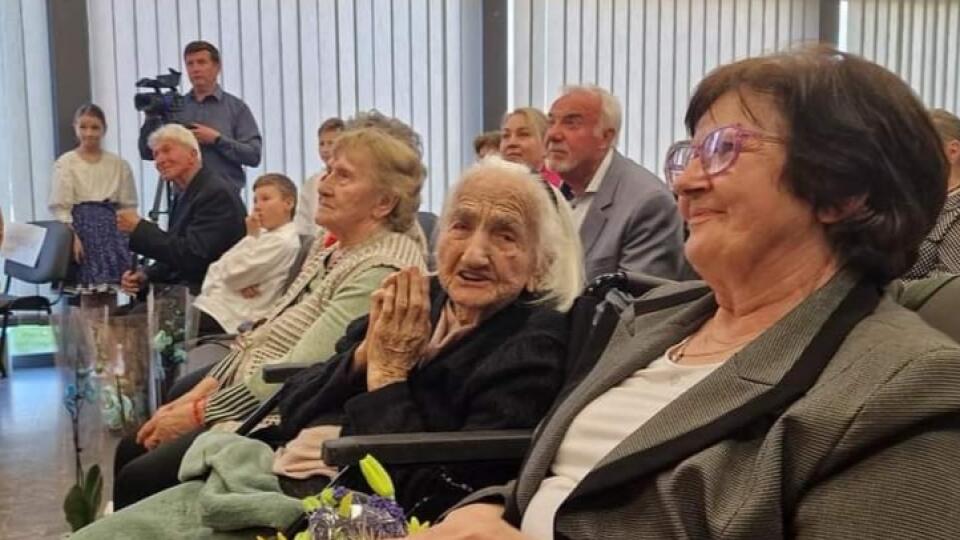 Gizka Dvončová a fêté son 106e anniversaire à la fin de l'année dernière.  Elle est toujours en bonne santé et lundi elle s'est même rendue à l'entreprise.