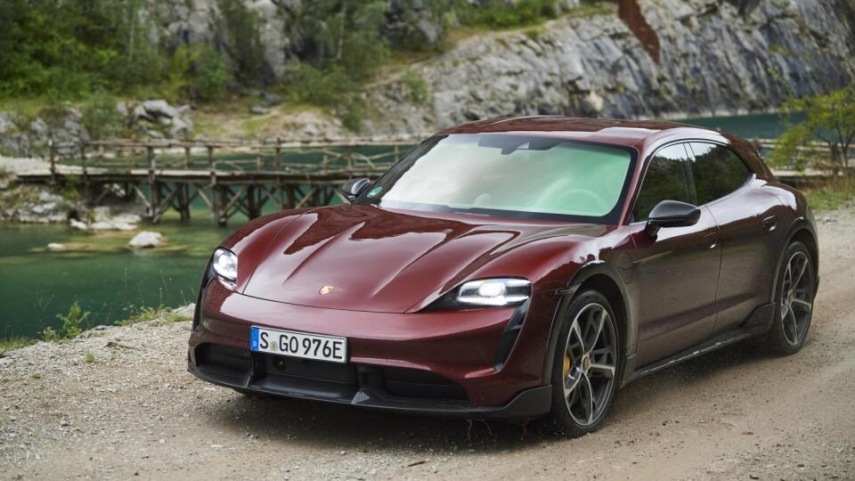 Porsche Taycan Cross Turismo.