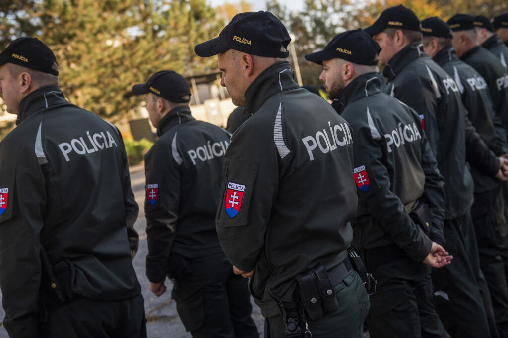 Na snímke vyprevadenie 40 príslušníkov Policajného zboru, ktorí budú vyslaní na maďarsko-srbské hranice v Bratislave 20. októbra 2022. FOTO TASR - Jaroslav Novák