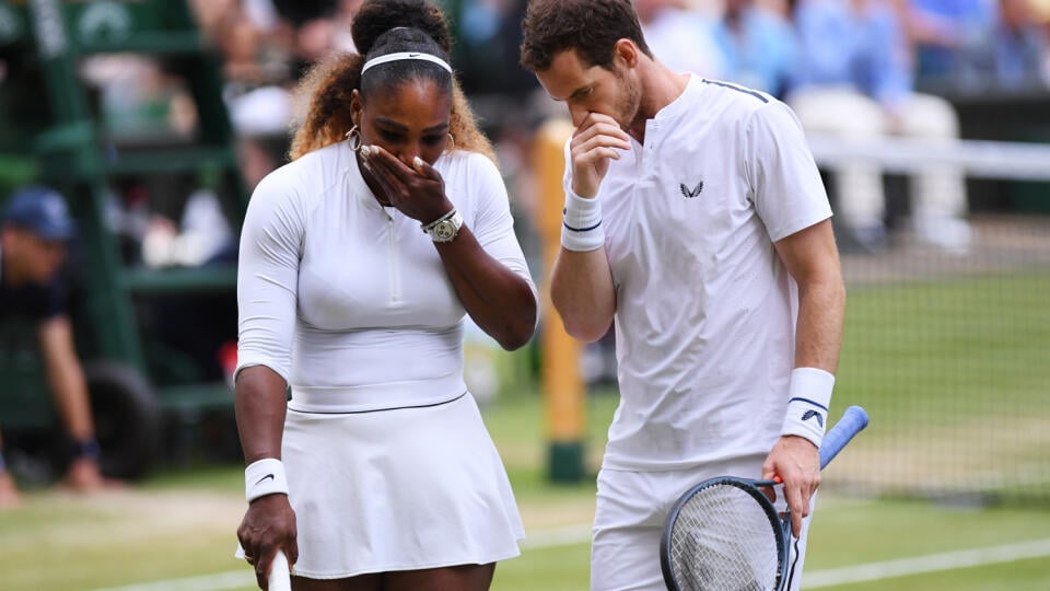 Americká tenistka Serena Wiliamsová dostala pokutu takmer 8 tisíc libier od usporiadateľov Wimbledonu za poškodenie kurtu svojou raketou.