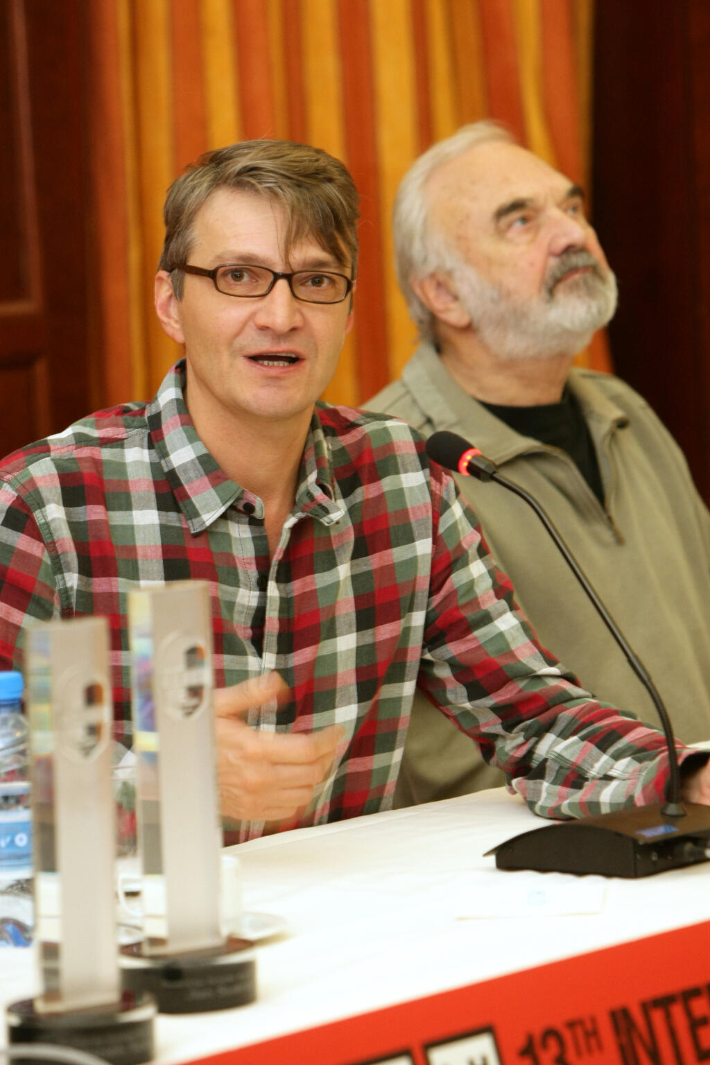 Otec a syn na tlačovej konferencii k filmu Tatínek.
