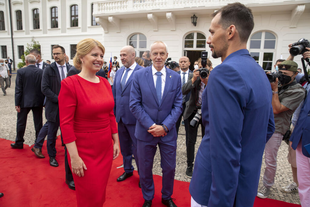 Hoci Zuzana Čaputová (48) žiarila v červených šatách, naše sexi olympioničky ju dokonale zatienili.