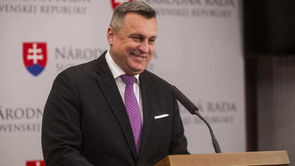 Na snímke podpredseda Národnej rady (NR) SR a predseda Slovenskej národnej strany (SNS) Andrej Danko sa usmieva počas tlačovej konferencie k oznámeniu svojej kandidatúry na prezidenta SR v Bratislave v pondelok 29. januára 2024.