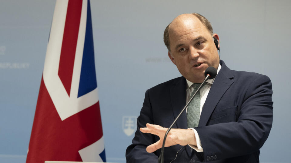 Na snímke minister obrany Spojeného kráľovstva Veľkej Británie a Severného Írska Ben Wallace počas tlačovej konferencie s ministrom obrany SR Jaroslavom Naďom 25. júla 2022 v Bratislave. FOTO TASR - Pavel Neubauer