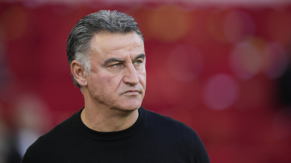 WA 13 Monako - Tréner Paríža St. Germain Christophe Galtier sa pozerá pred zápasom 23. kola francúzskej Ligue 1 AS Monaco - Paríž Saint-Germain v Monaku v sobotu 11. februára 2023. FOTO TASR/AP
PSG's head coach Christophe Galtier looks on prior to a French League One soccer match between Monaco and Paris Saint-Germain at the Stade Louis II in Monaco, Saturday, Feb. 11, 2023. (AP Photo/Daniel Cole)