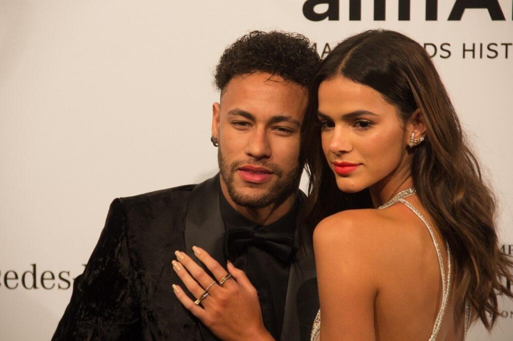 Neymar zažiaril s barlami a jeho priateľka dokonalou postavičkou.