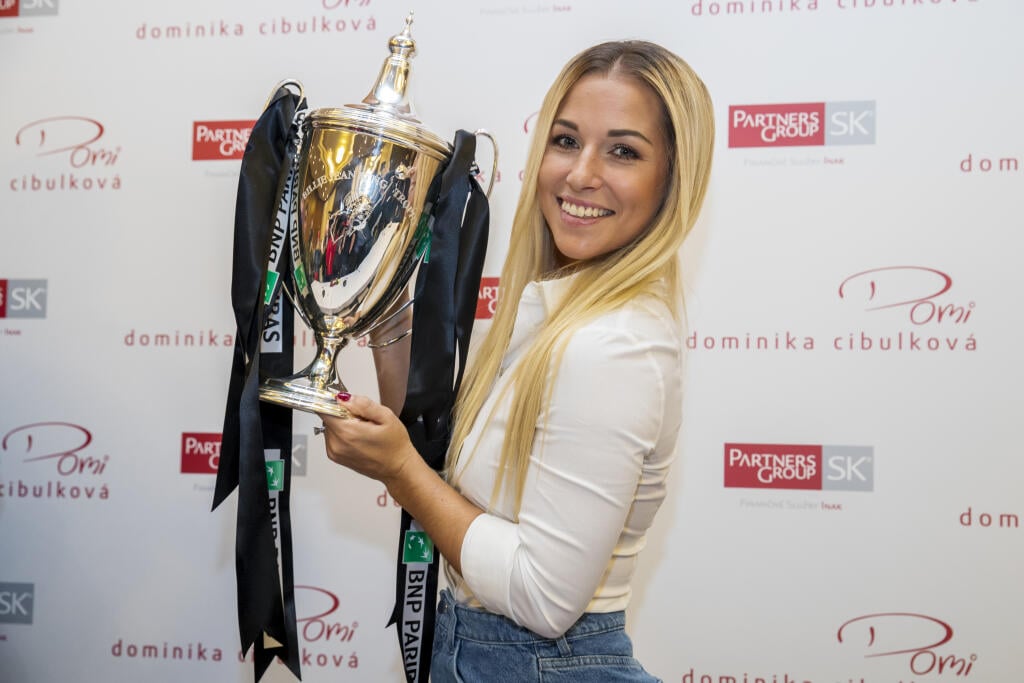 Na snimke slovenska tenistka Dominika Cibulkova na tlacovej konferencii po navrate z turnaja WTA Masters v Singapure, v ktorom vo finale porazila nemku Kerberovu.