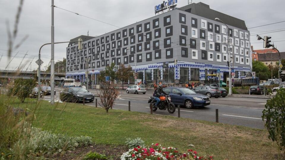 Rekonštrukcia hotela Danube je ukončená. Kolauduje sa však len interiér.