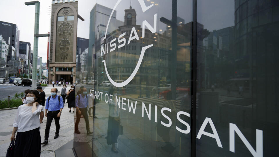 nové logo japonská automobilka Nissan