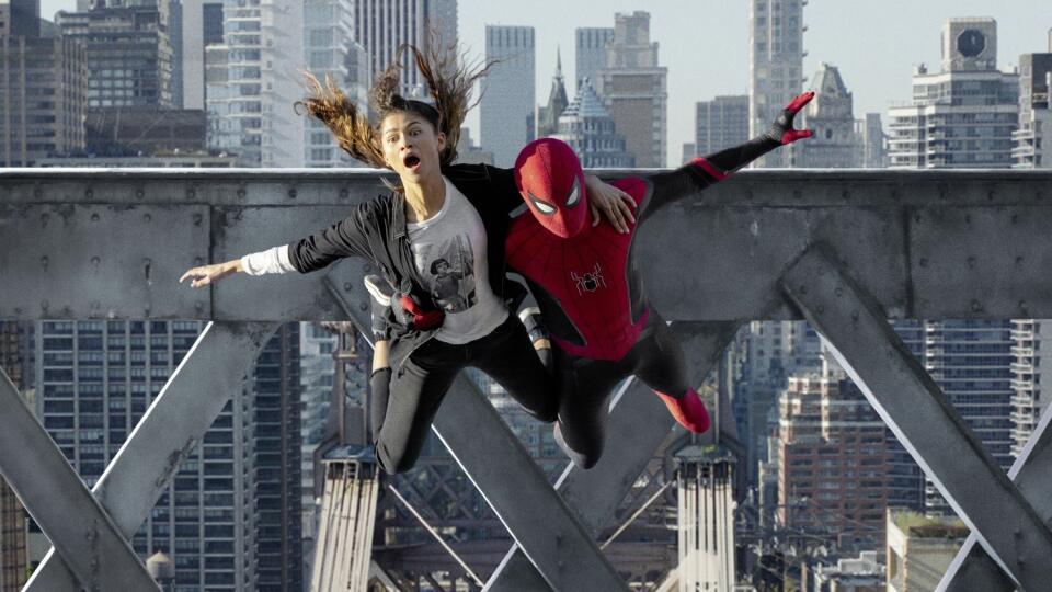 Zavŕšenie dobrodružstiev Spider-Mana láme aj v pandémii divácke rekordy a doláre sa len sypú.