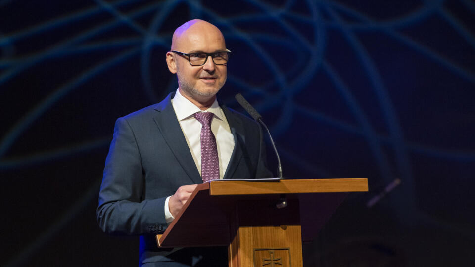 Na snímke vľavo minister školstva, vedy, výskumu a športu (MŠVVŠ) Branislav Gröhling počas odovzdávania Cien svätého Gorazda v Bratislave v piatok 29. apríla 2022. FOTO TASR - Michal Svítok