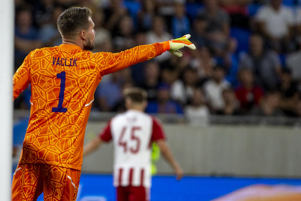 Na Tehelnom poli sa stretol v 3. kole kvalifikácie európskej ligy ŠK Slovan Bratislava a Olympiacos FC. Na snímke je Tomáš Vaclík.