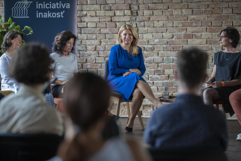 Prezidentka Slovenskej republiky Zuzana Čaputová prijala pozvanie do diskusie o LGBT komunite, ktorá sa konala v priestoroch Novej cvernovky v Bratislave.