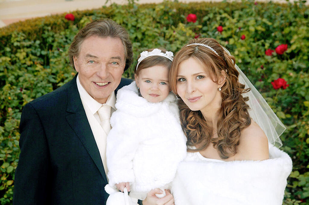 Karel Gott
Ivana Machackova
dcera Charlotte Gottova
svadba v Las Vegas
foto_CTK
7.1.2008
pôvodný súbor:gott ctk .jpg