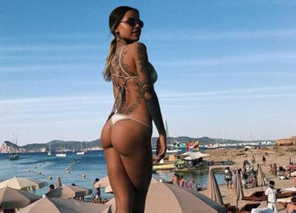 Zoe Cristofoli je obľúbenou na sociálnych sieťach. Má skvelý zmysel pre módu a jej tetovania jej dodávajú výnimočnosť