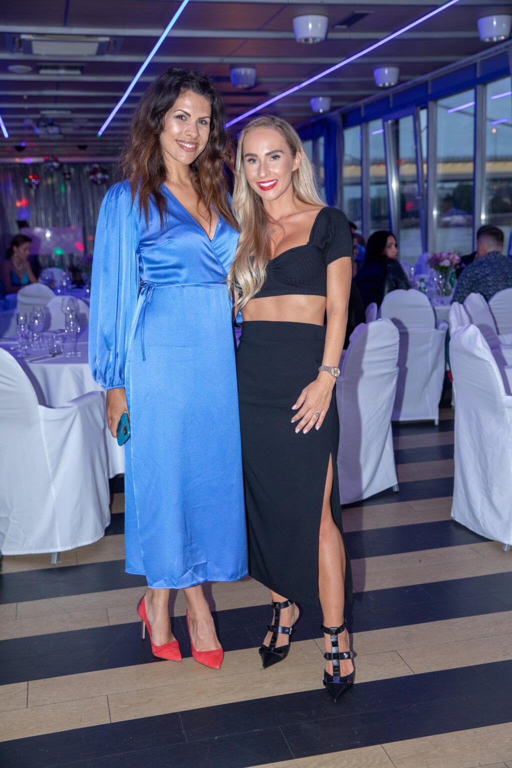 Na snímke je príchod hostí na galavečer Social media awards ktorý sa konal na lodi v Rivers Club. Na snímke je fitneska Lucia Mokráňová a Veronika Strapková.