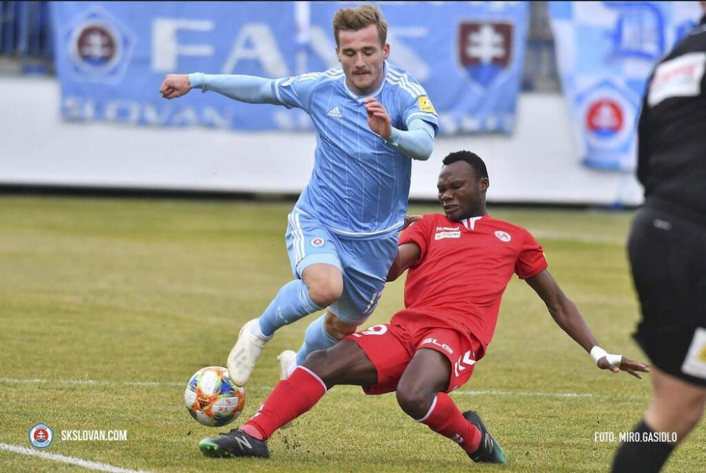 Na skutočné súboje na trávniku si musí ešte obranca Slovana počkať