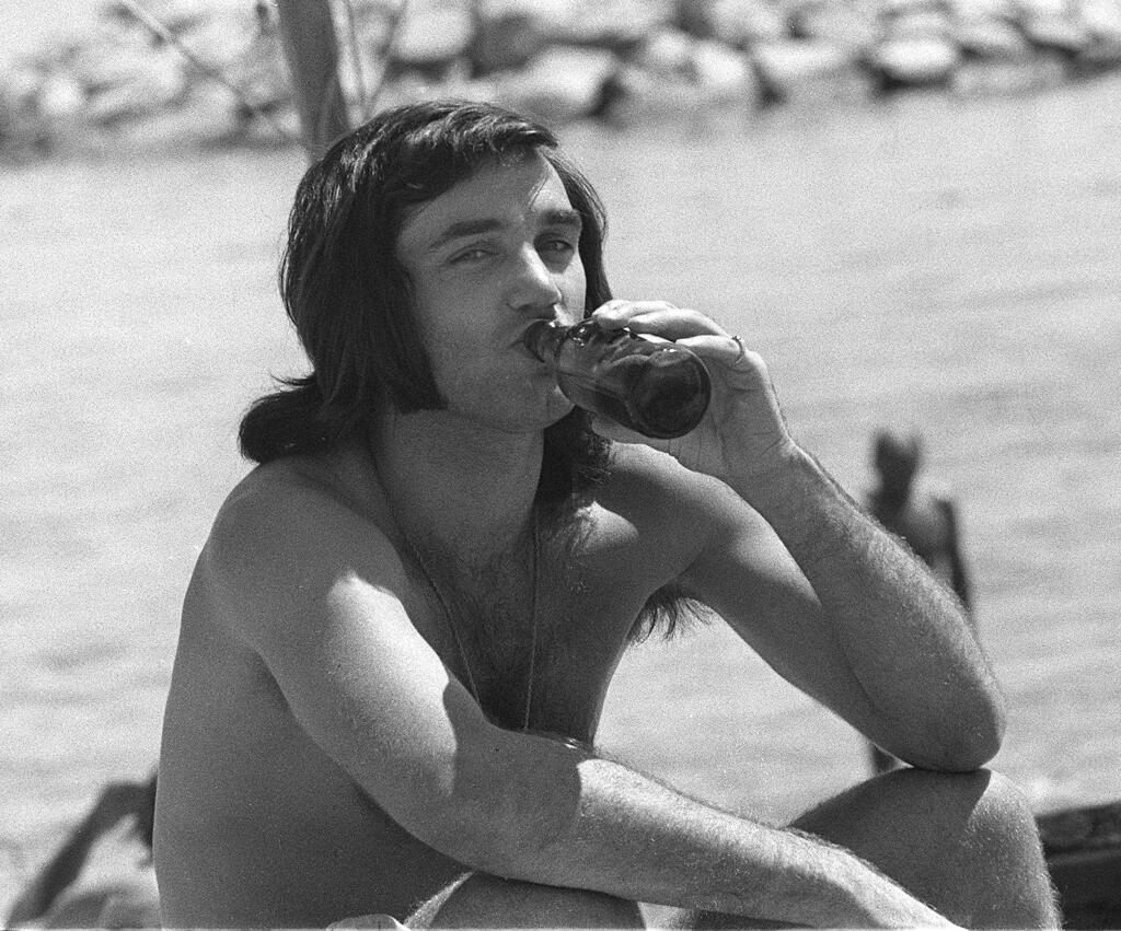 Legendárny George Best krátko pred smrťou povedal, že v roku 1969 skoncoval so ženami a alkoholom.