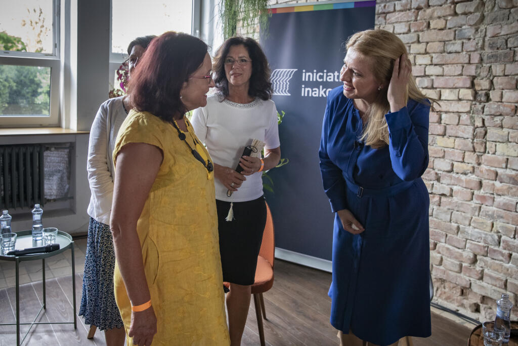 Prezidentka Slovenskej republiky Zuzana Čaputová prijala pozvanie do diskusie o LGBT komunite, ktorá sa konala v priestoroch Novej cvernovky v Bratislave.