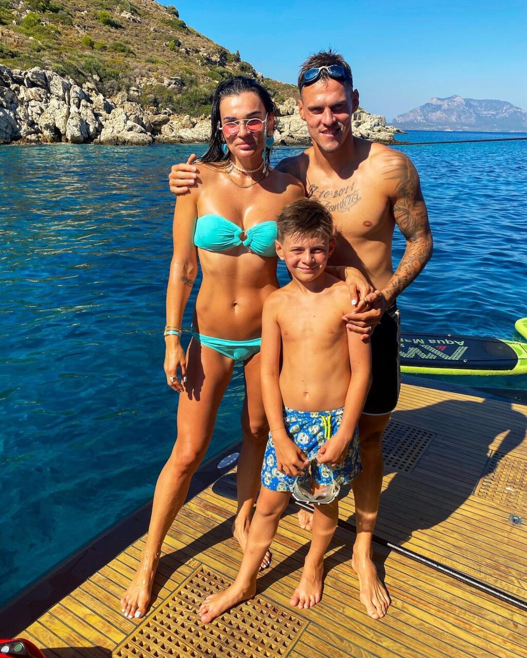 Chvíle voľna pri mori v auguste 2020 a Barbora vyzerá mladšie a mladšie.