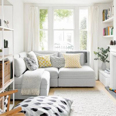 3 tipy farebných pohoviek, ktoré opticky zväčšia obývačku