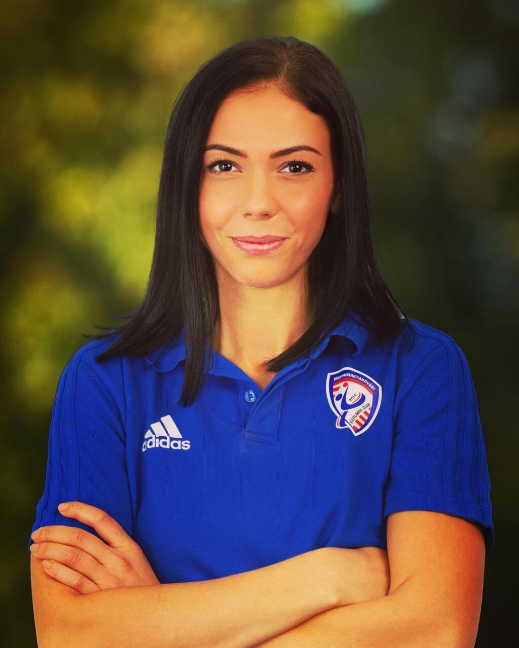 Krídelníčka Dunajskej Stredy RÉKA BÍZIKOVÁ sa prezentuje na Instagrame aj v takýchto polohách.