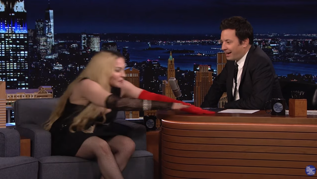Madonna sa v talk show poriadne odviazala.