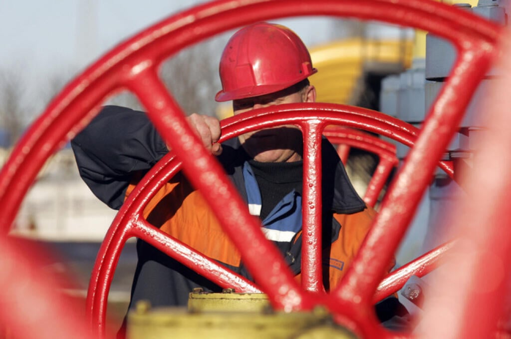 A Belarusian worker on duty at a gas compressor station of the Yamal-Europe pipeline near Nesvizh, some 130 km (81 miles) southwest of the capital Minsk, Belarus, Friday, Dec. 29, 2006. Russia's natural gas monopoly Gazprom has warned Belarus not to siphon gas from the main pipeline leading across its territory to Europe if it turns off the taps to Belarus, which is resisting a a price hike that would hurt its Soviet-style economy. (AP Photo/Sergei Grits)