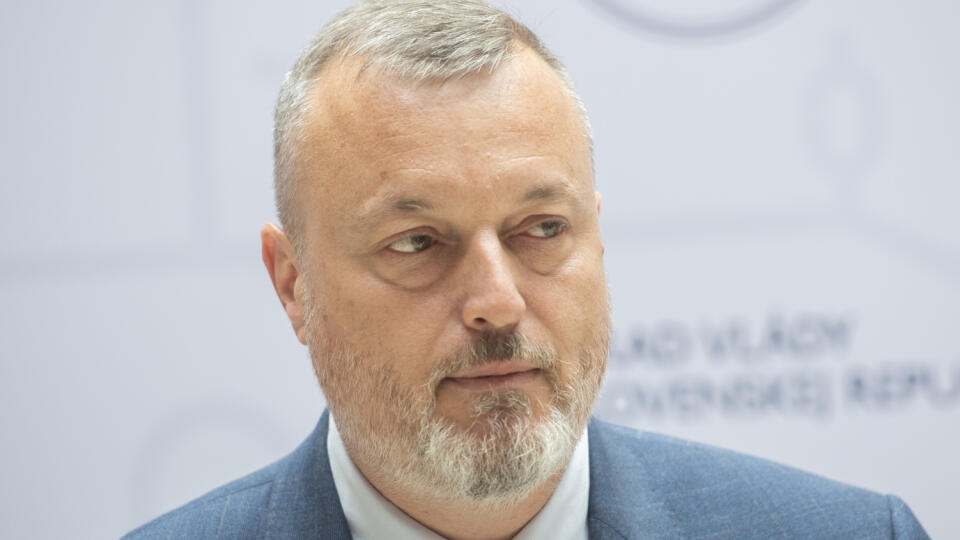 Na snímke minister práce, sociálnych vecí a rodiny SR a predseda Hospodárskej a sociálnej rady (HSR) Milan Krajniak (Sme rodina) po rokovaní HSR v pondelok 22. augusta 2022 v Bratislave. FOTO TASR - Martin Baumann
