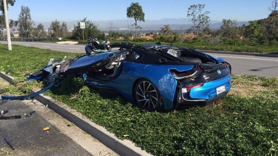 BMW i8 po nehode