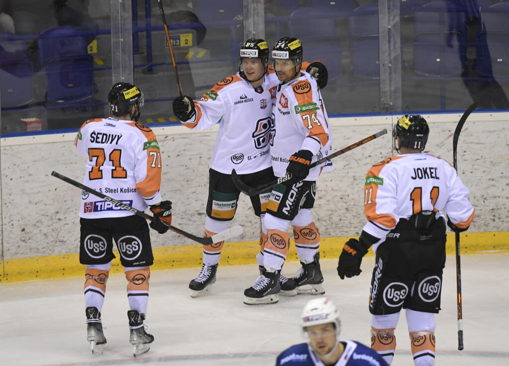 Na snímke gólová radosť hráčov Košíc v zápase 21. kola hokejovej Tipos extraligy HC Košice - HK GROTTO Spišská Nová Ves 27. novembra 2022 v Košiciach.