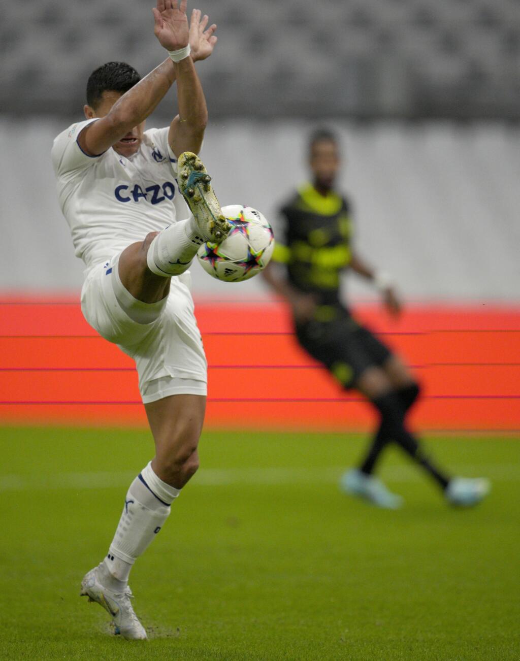 EBE 35 Marseille - Na snímke čílsky útočník Marseille Alexis Sánchez strieľa gól a vyrovnávajúci na 1:1 v zápase D-skupiny 3. kola skupinovej fázy Ligy majstrov vo futbale Olympique Marseille - Sporting Lisabon v Marseille 4. októbra 2022. FOTO TASR/AP
Marseille's Alexis Sanchez celebrates after scoring his side's first goal during the Champions League group D soccer match between Marseille and Sporting at the Velodrome stadium in Marseille, southern France, Tuesday, Oct. 4, 2022. (AP Photo/Da