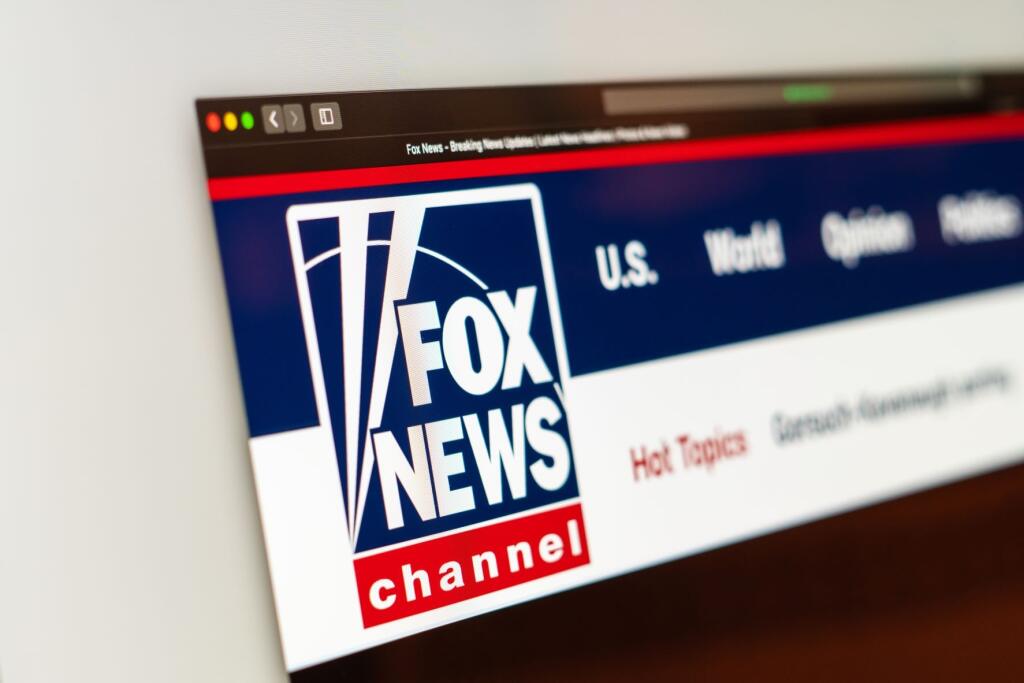 Televízia Fox News od zamestnancov žiada informácie o očkovaní