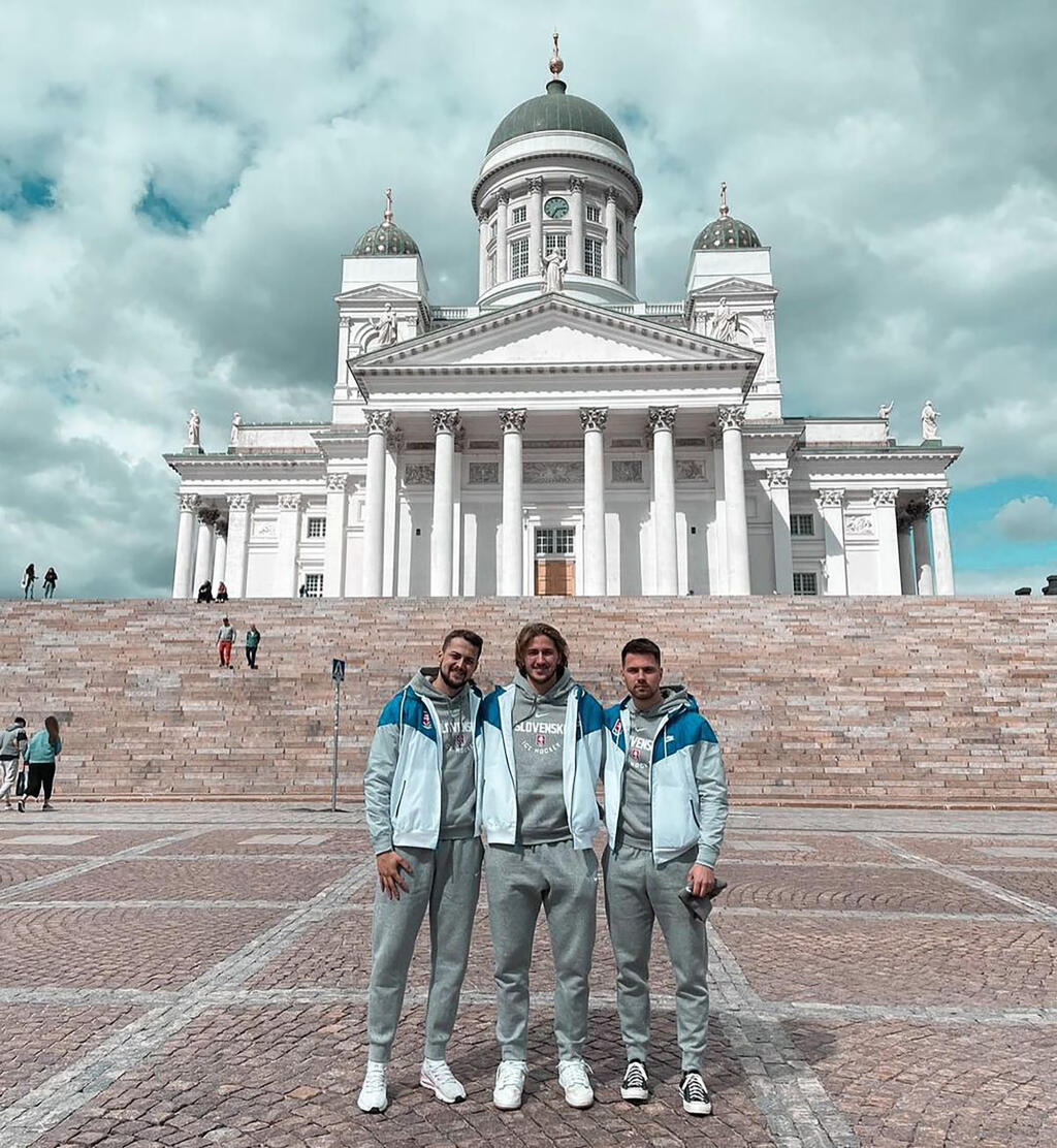 Slovenskí hokejisti navštívili počas voľného dňa aj pamätihodnosti v hlavnom meste Fínska.