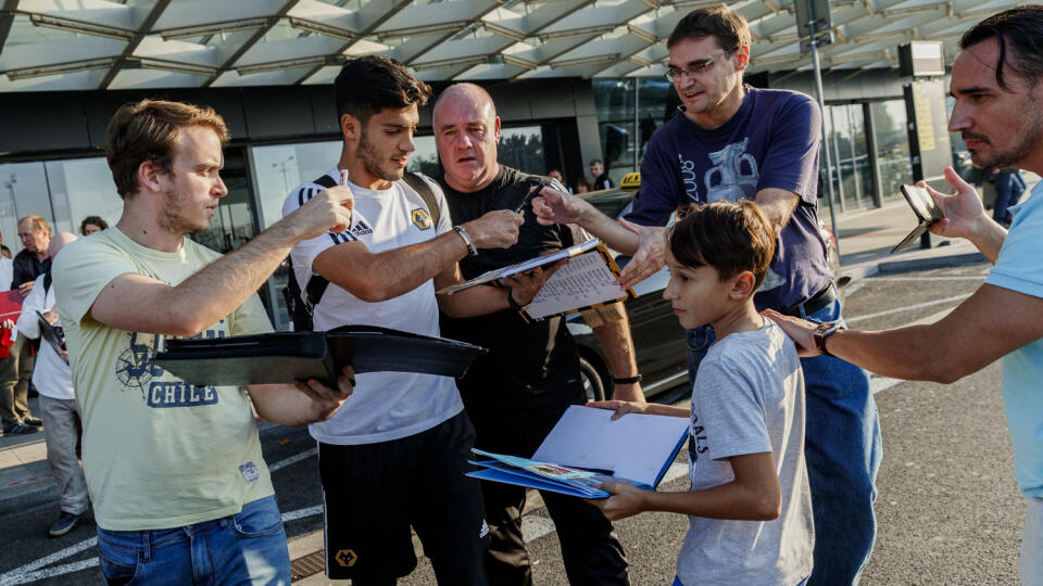 Tím Wolverhampton Wanderers je už v Bratislave. Hráči anglického futbalového klubu museli byť po prílete na Slovensko poriadne prekvapení.