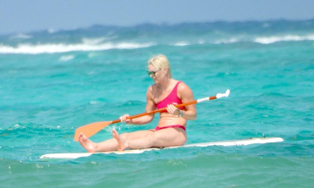PREMIUM EXCLUSIVE: *NO WEB UNTIL 3PM EDT 22ND APR* Lindsey Vonn looks incredible in a bright red bikini as she takes a paddle board for a ride